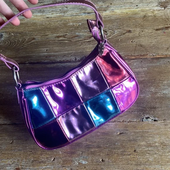 NWOT Delia’s pink metallic patchwork shoulder bag - Picture 2 of 3